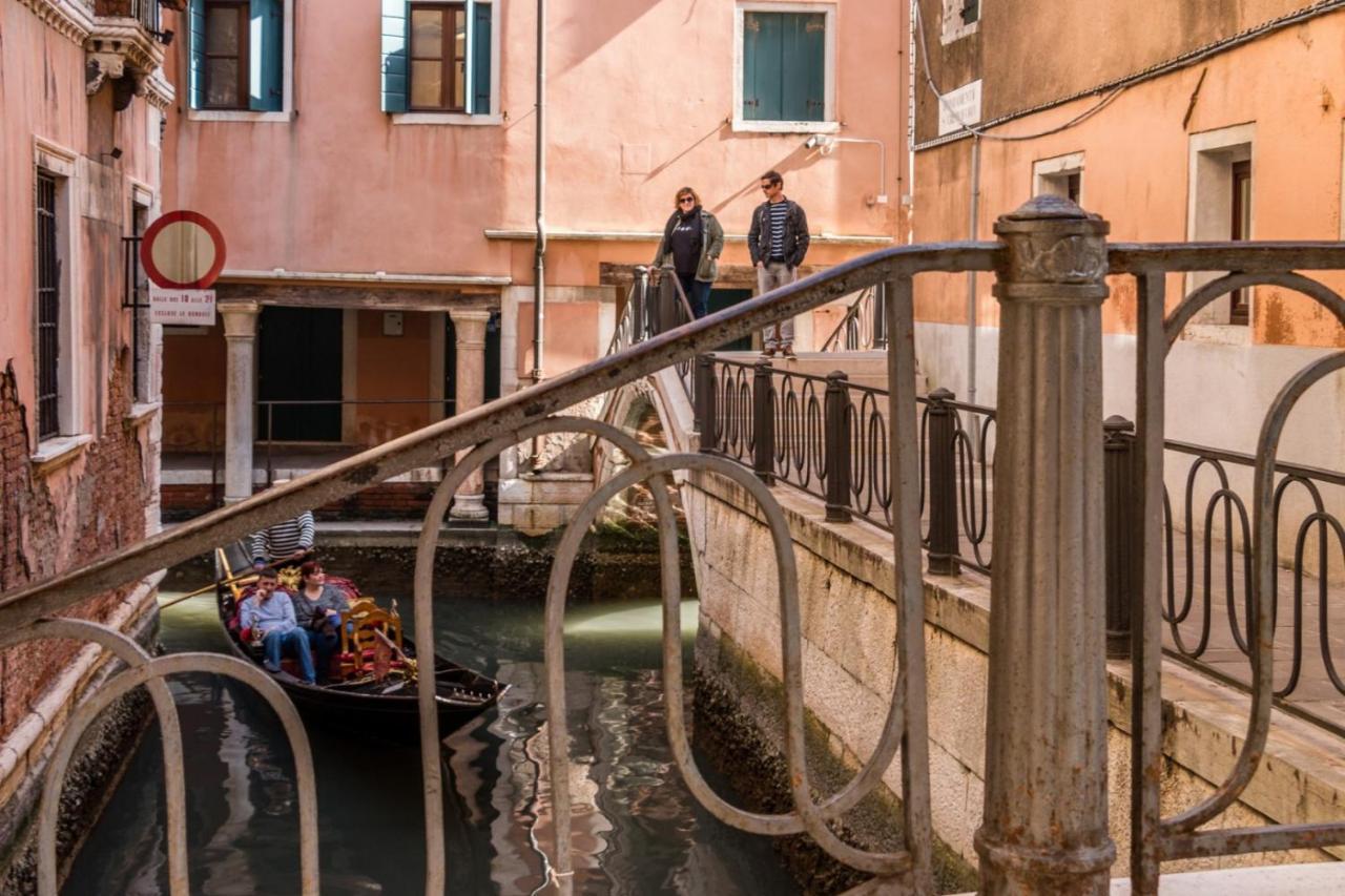 Fenice Backstage Over Canal Venetië Buitenkant foto