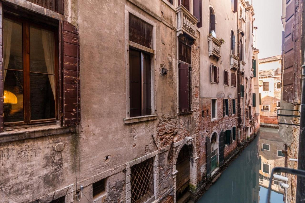 Fenice Backstage Over Canal Venetië Buitenkant foto